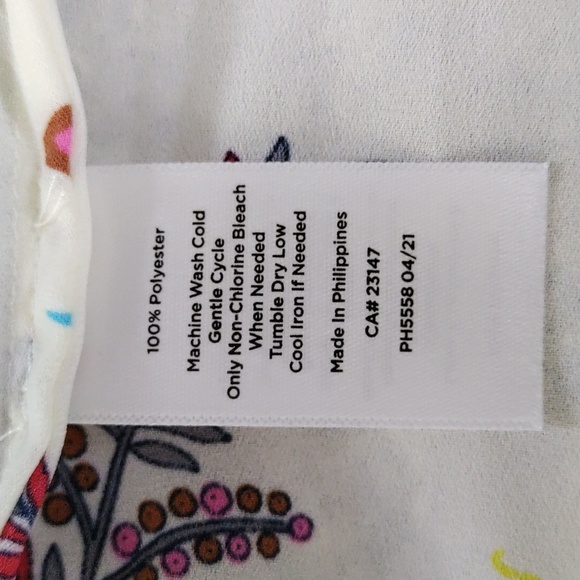 01519 Talbots cream & multi-color floral half button blouse M - Picture 11 of 11